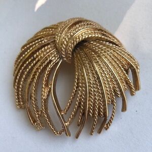 Vintage 60s Monet Brooch Mirador Sheaf Cordelia fireworks gold plated 2.5”X 2”